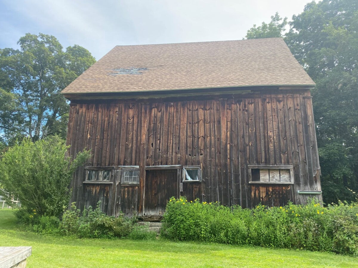Traditional Banked Barn Rare Center Isle Bank Barn – My Store